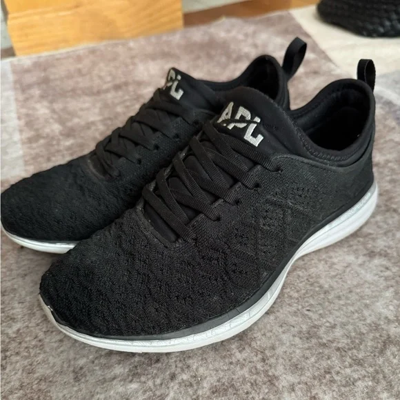 APL Women’s TechLoom Phantom Black / Metallic Silver Sneakers - Picture 4 of 8